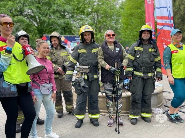 Зарядились с МЧС: в Ростове в честь 375-летия пожарной охраны России прошел забег